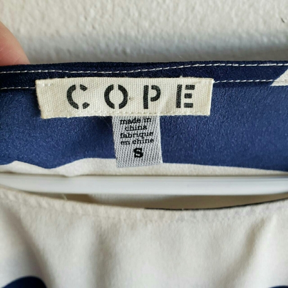 UO|COPE Open Back Blue/Cream Striped Blouse - Picture 6 of 7